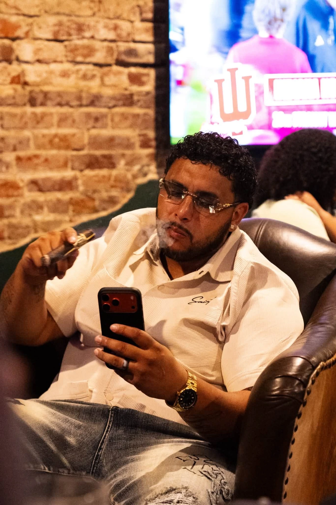 Guest with a cigar and a drink